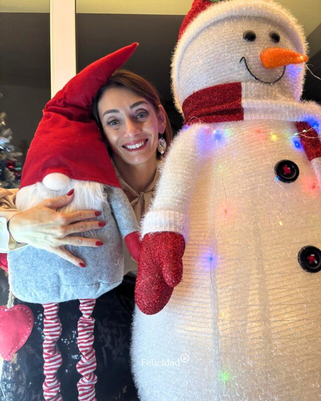 Ti auguro che la forza di questo nuovo anno sia capace di dissolvere le tue paure,
di scaldare le ferite e di colmare i vuoti aperti.

Ti auguro un anno capace di fare spazio a una nuova e serena calma dentro di te,
un anno che ti faccia sentire accompagnata/o in ogni passo,
rassicurata/o in ogni dubbio
e coccolato/a dal supporto costante dalle Anime care che ti amano.

Buon anno nuovo,
Pri 🩷