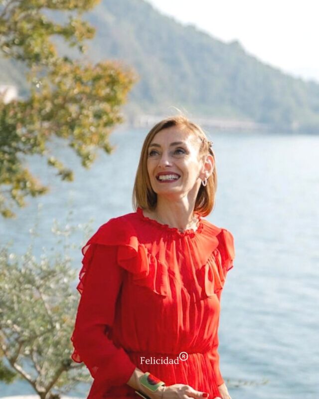 Ci sono giorni che sono speciali, giorni in cui la vera festa è dire GRAZIE.

Grazie a mio marito, ai miei figli e figlie e a tutta la mia famiglia.
Grazie ai miei amici e alle mie amiche.
Grazie ai miei collaboratori.
E grazie a tutti voi, che ci siete con il vostro affetto, con  la vostra presenza e con tutta la stima che sento.

Grazie, perché ogni attimo che insieme condividiamo è per me preziosissimo.
Grazie, perché nulla in questa vita è scontato. Soprattutto, non è scontato il tempo, non è scontato l'amore. Per questo, vi sono infinitamente grata di tutto il tempo e di tutto l'amore che mi donate. Ogni giorno, sempre.

Amore e tempo che, vi garantisco, ricambio con profonda dedizione.

GRAZIE,
Pri 🩷